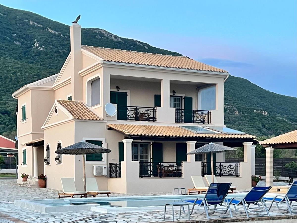 Skidi Beach House Agios Matthaios  Luaran gambar