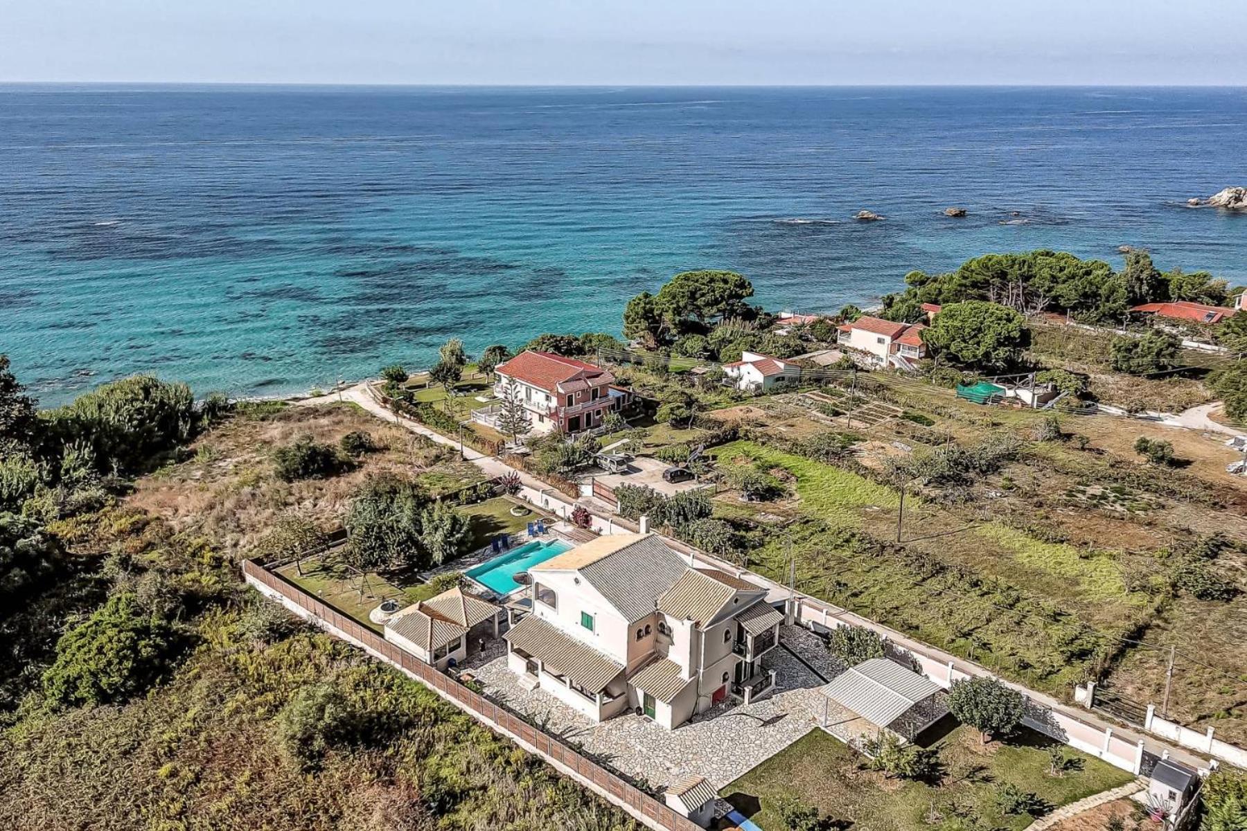 Skidi Beach House Agios Matthaios  Luaran gambar